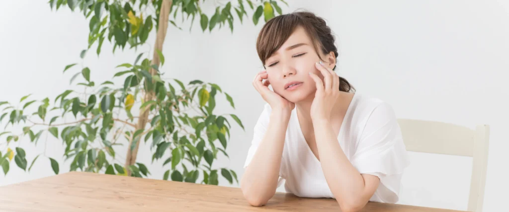 悩む主婦